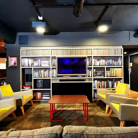 Student-only Luxury Studio, Zed Alley *